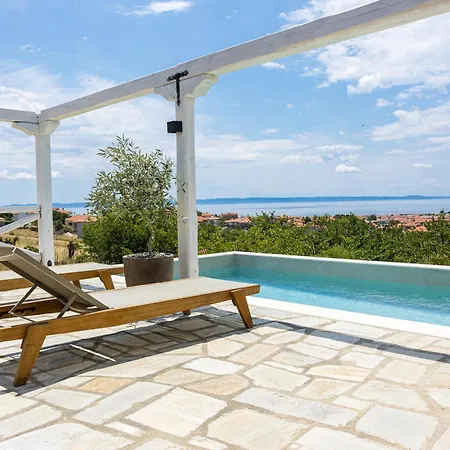 Barn Nikiti (Sithonia)