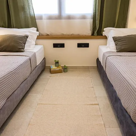 Barn Nikiti (Sithonia)