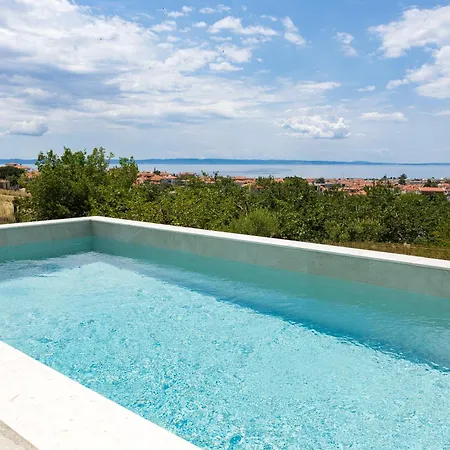 Barn Nikiti (Sithonia)