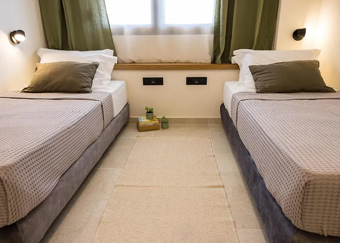 Barn Nikiti (Sithonia)