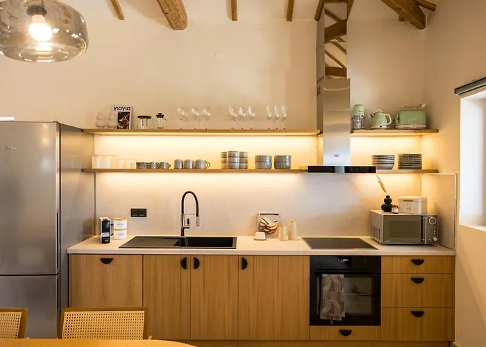 Barn Nikiti (Sithonia)