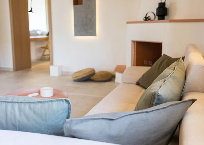 Barn Nikiti (Sithonia)