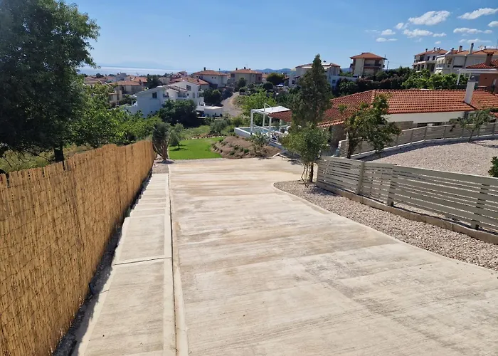 Barn Nikiti (Sithonia)