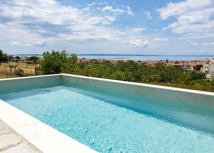 Barn Nikiti (Sithonia)