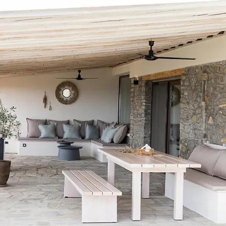 Barn فيلة نيكيتي